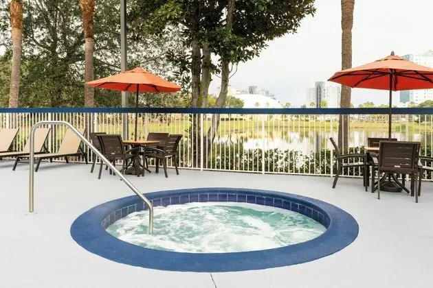 Comfort Inn & Suites Universal Orlando Resort - Havuz