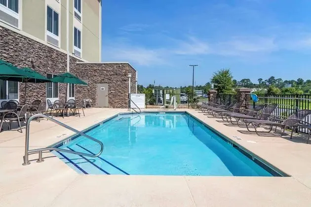 Comfort Inn & Suites - Havuz