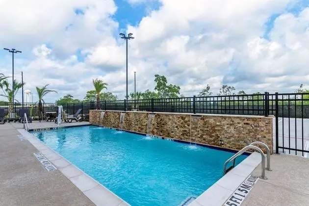 Comfort Inn & Suites Waller - Havuz