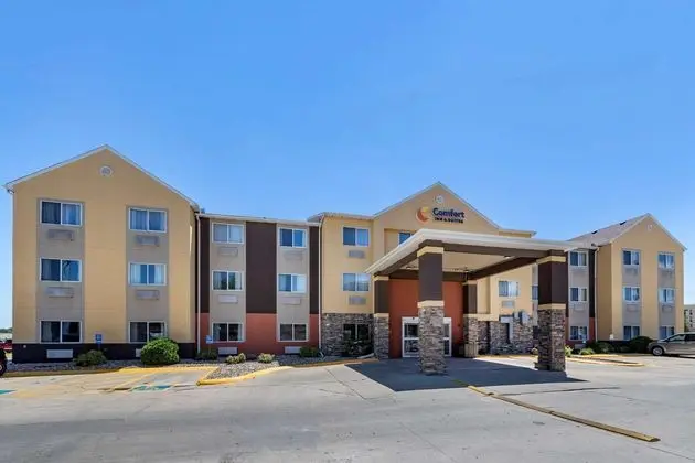 Comfort Inn & Suites Waterloo - Cedar Falls - Dış Mekan