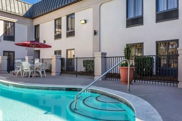 Comfort Inn Summerville - Havuz
