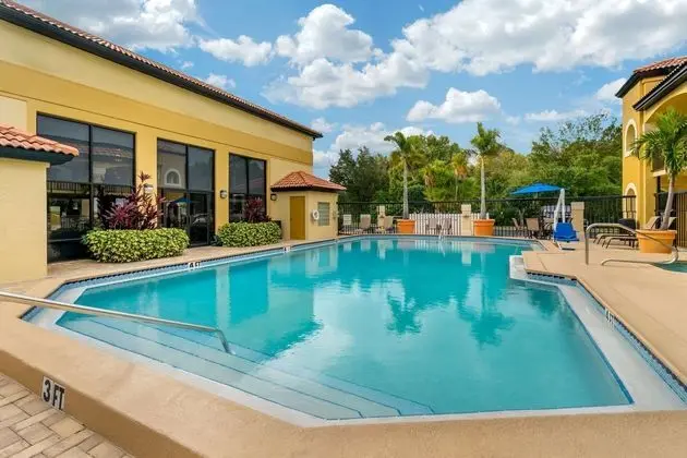 Comfort Inn (Sun City Center) - Havuz