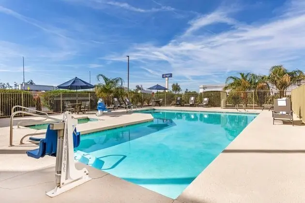 Comfort Inn West Downtown - Havuz