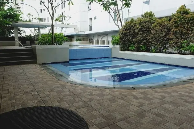 Comfort Living And Minimalist 1Br At Bassura City Apartment - Havuz
