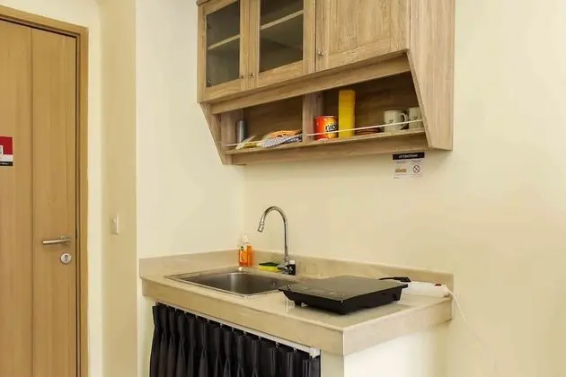 Comfort And Serene 2Br At Meikarta Apartment - Mutfak