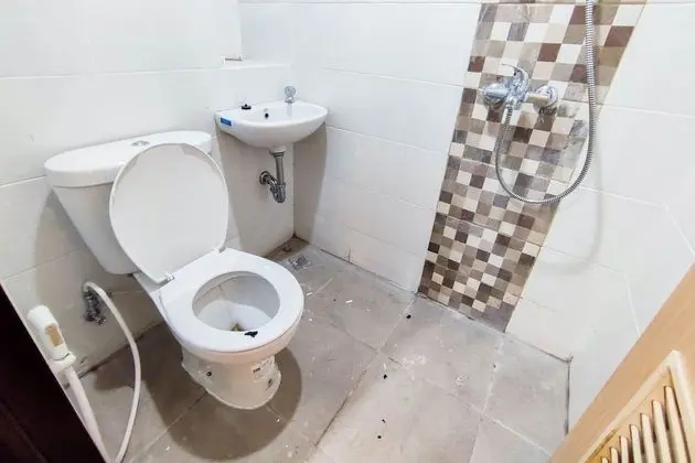 Comfort And Simply 1Br At The Alton Apartment - Banyo Tipleri