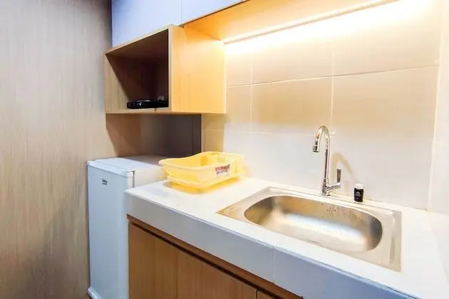 Comfort And Simply 1Br At The Alton Apartment - Mutfak