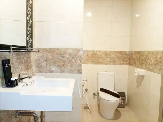 Comfort And Simply Look Studio Room At Mataram City Apartment - Banyo Tipleri