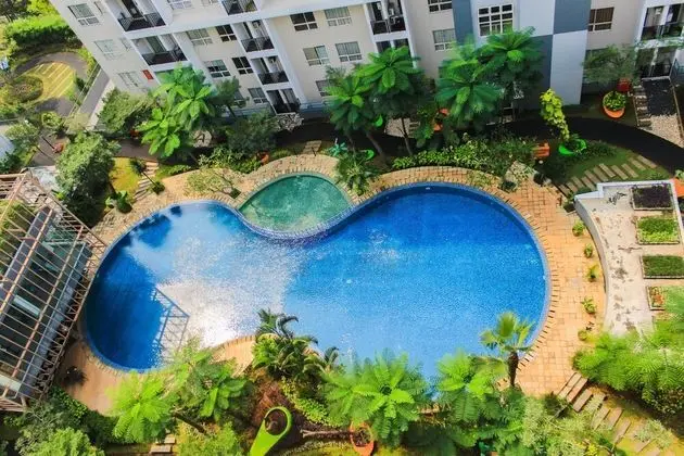 Comfort And Simply Studio Apartment At Scientia Residence - Havuz
