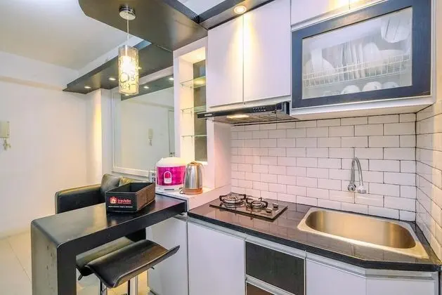 Comfort And Spacious 2Br At Bassura City Apartment - Mutfak