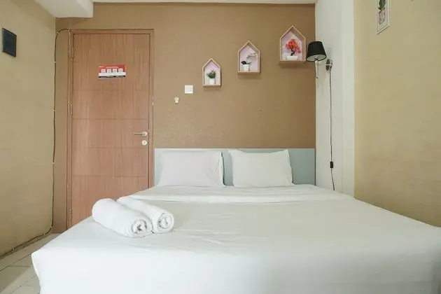 Comfort and Strategic Studio Apartment Margonda Residence 2 near UI
