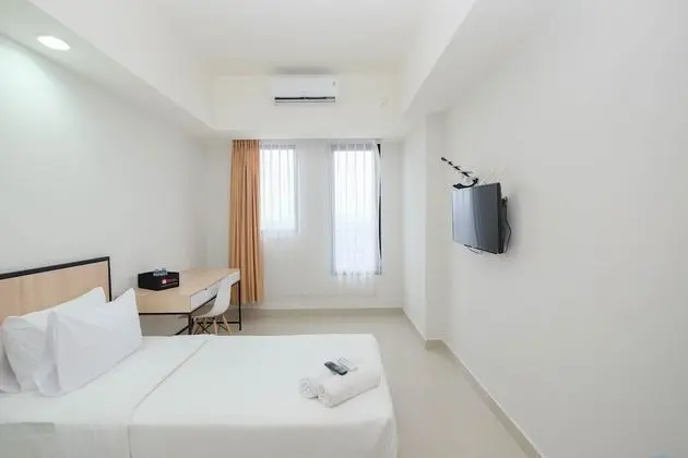 Comfort and Strategic Studio at Evenciio Apartment near Campus Area