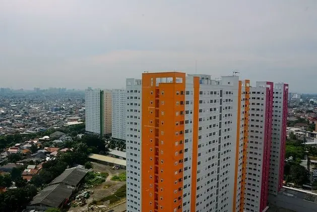Comfort Studio at Green Pramuka Apartment near Shopping Center