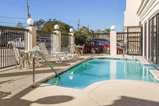 Comfort Suites Airport