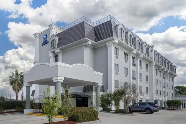 Comfort Suites Airport - Dış Mekan