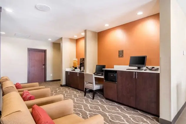 Comfort Suites Airport on Meridian