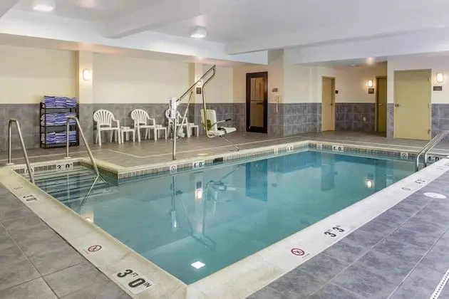 Comfort Suites Amish Country - Havuz