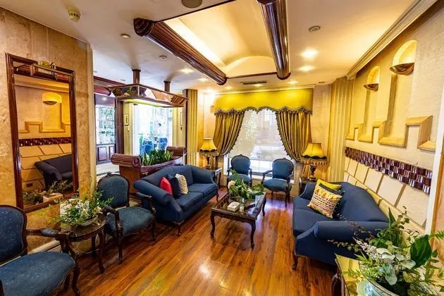 Comfort Hotel Suites - 1