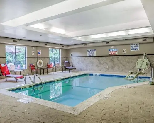 Comfort Suites Clinton - 1