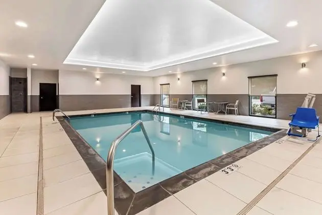 Comfort Suites Columbia - Havuz
