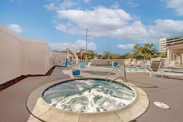 Comfort Suites Downtown Orlando - Havuz