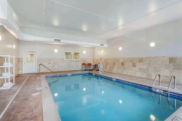 Comfort Suites East Knoxville - Havuz