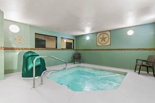 Comfort Suites El Paso West - Havuz