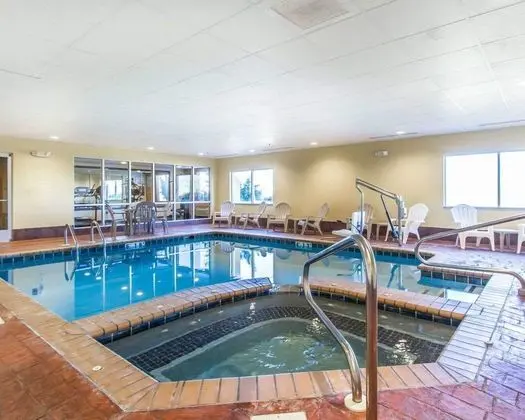 Comfort Suites Florence Shoals Area - Havuz