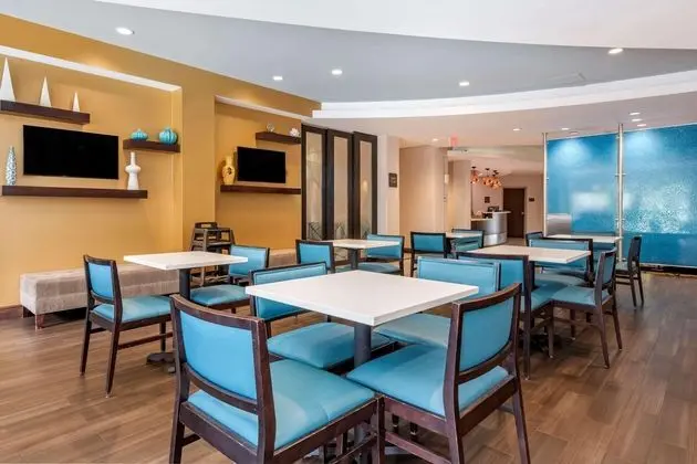 Comfort Suites Fort Lauderdale Airport South & Cru - Yeme / İçme