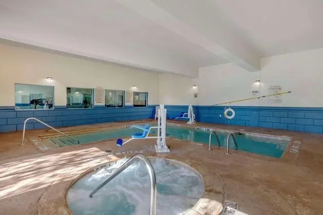 Comfort Suites Fort Worth - Havuz