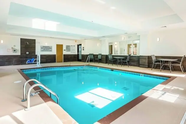 Comfort Suites Four Seasons - Havuz