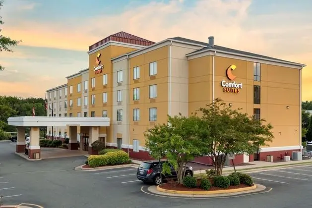 Comfort Suites Fredericksburg North - Dış Mekan