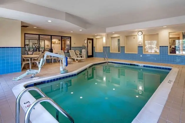 Comfort Suites Fredericksburg North - Havuz