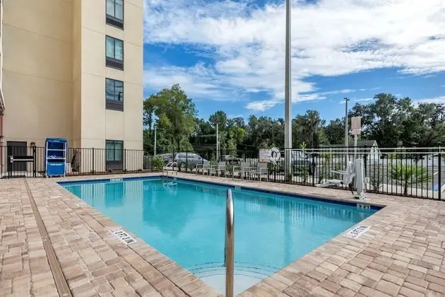 Comfort Suites Gainesville near University - Havuz