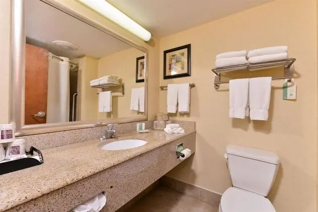 Comfort Suites