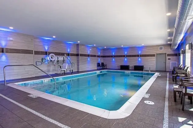 Comfort Suites Grove City - Columbus South - Havuz