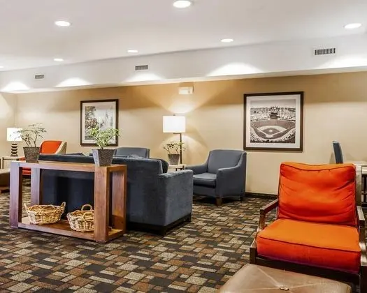Comfort Suites (Independence)