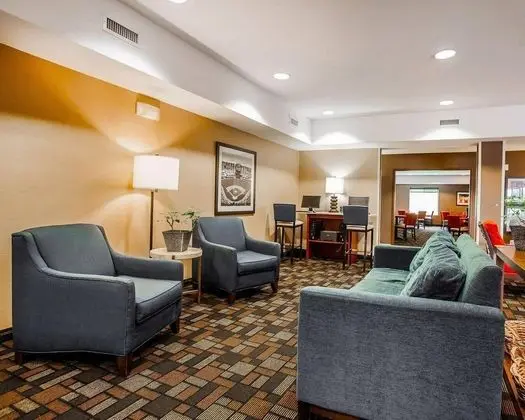 Comfort Suites (Independence) - Lobi