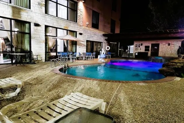 Comfort Suites Jewett - Havuz
