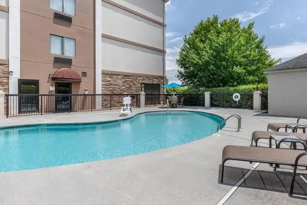 Comfort Suites Johnson City - Havuz