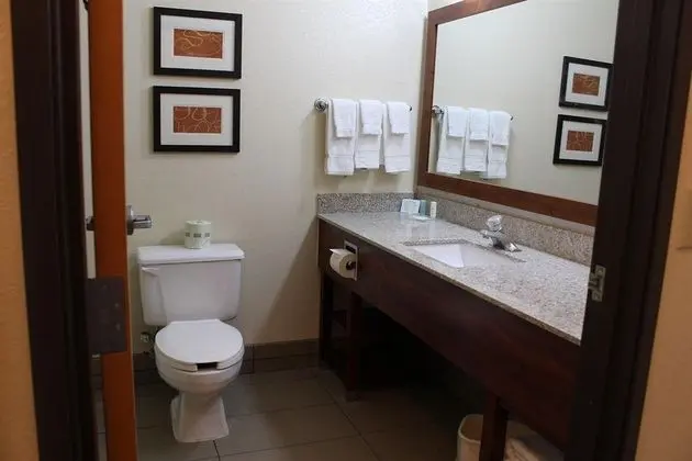 Comfort Suites (Kansas City)