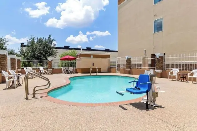 Comfort Suites at Katy Mills - Havuz