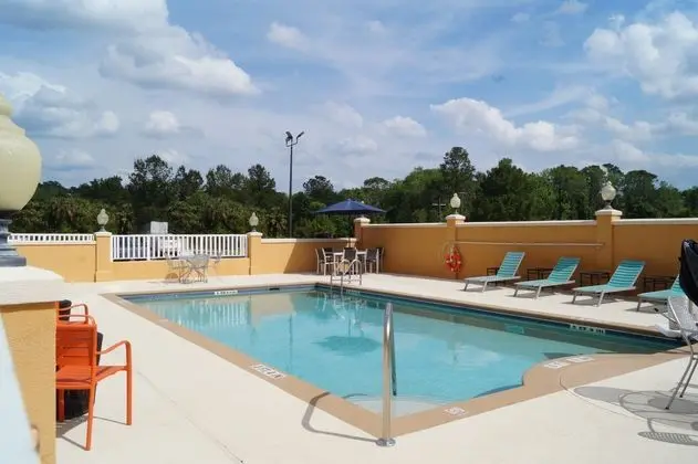 Comfort Suites Lake City - Havuz