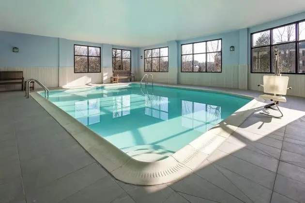 Comfort Suites (Leesburg) - Havuz