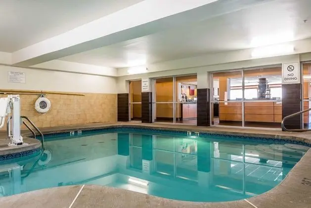 Comfort Suites (Mason) - Havuz