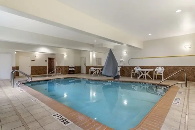 Comfort Suites Medical Center near Six Flags - Havuz