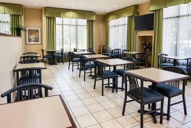 Comfort Suites