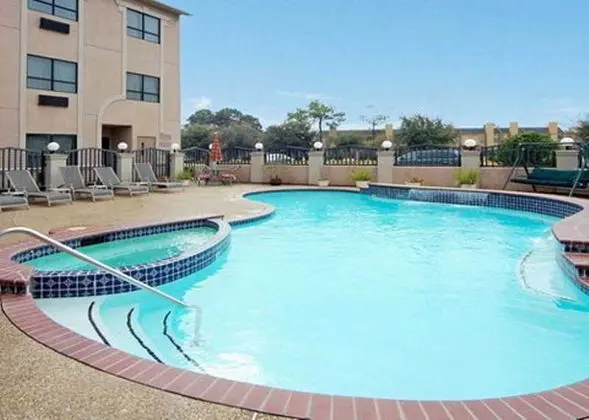 Comfort Suites - Near the Galleria - Havuz
