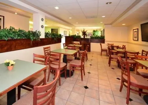 Comfort Suites - Near the Galleria - Yeme / İçme
