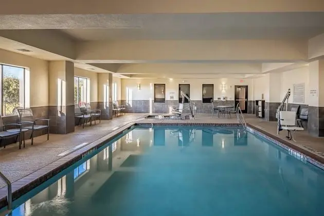 Comfort Suites Near Northeast Mall - Havuz